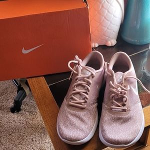 Nike Women Flex Contact Size 9.5
